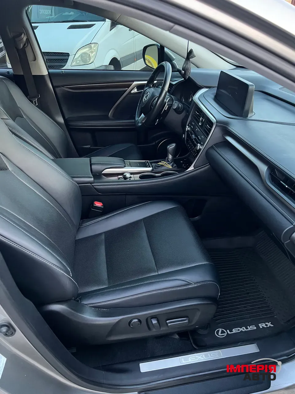 Lexus RX - фото 7