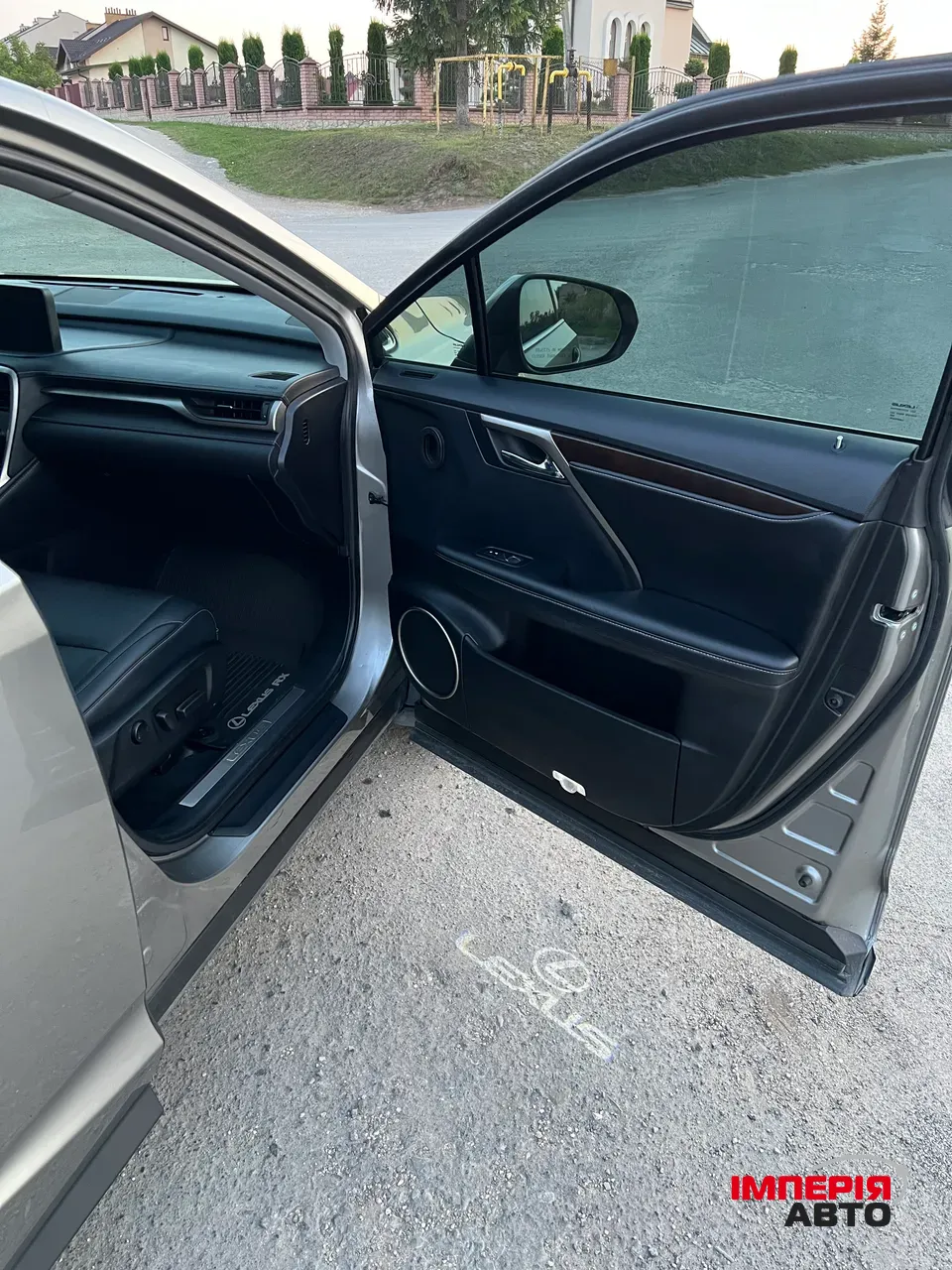 Lexus RX - фото 10