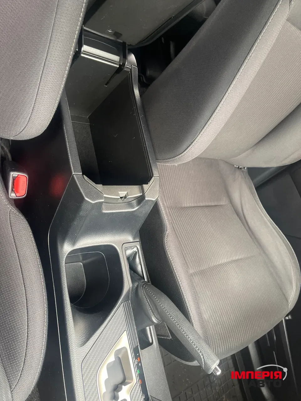 Toyota RAV4 - фото 12