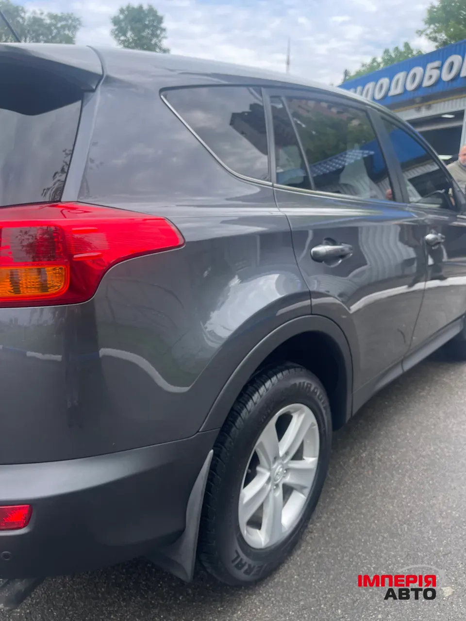 Toyota RAV4 - фото 2