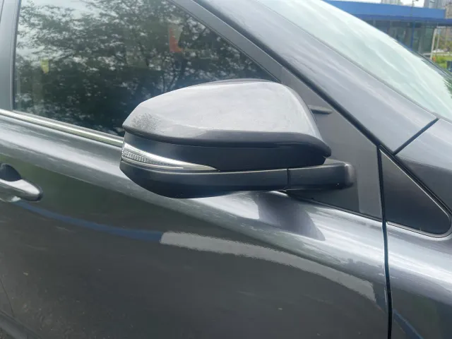 Toyota RAV4 - фото 4