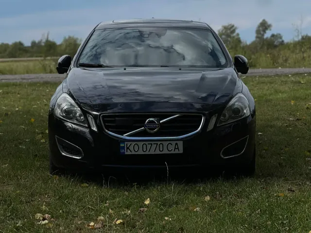 Volvo S60 - фото 1