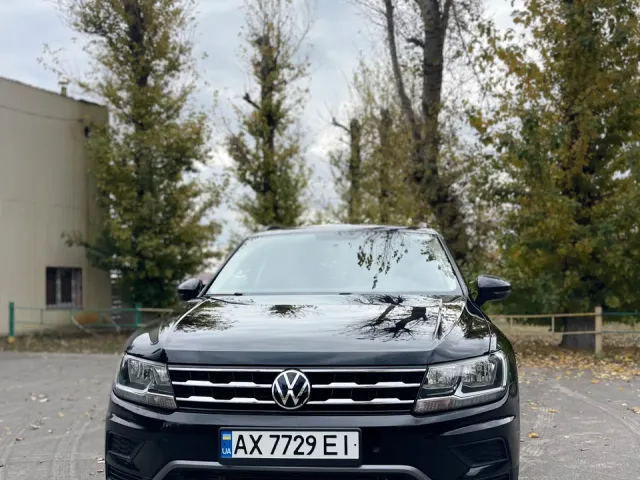 Volkswagen Tiguan - фото 1