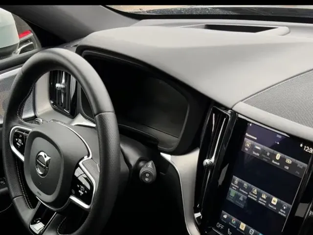 Volvo XC60 - фото 5