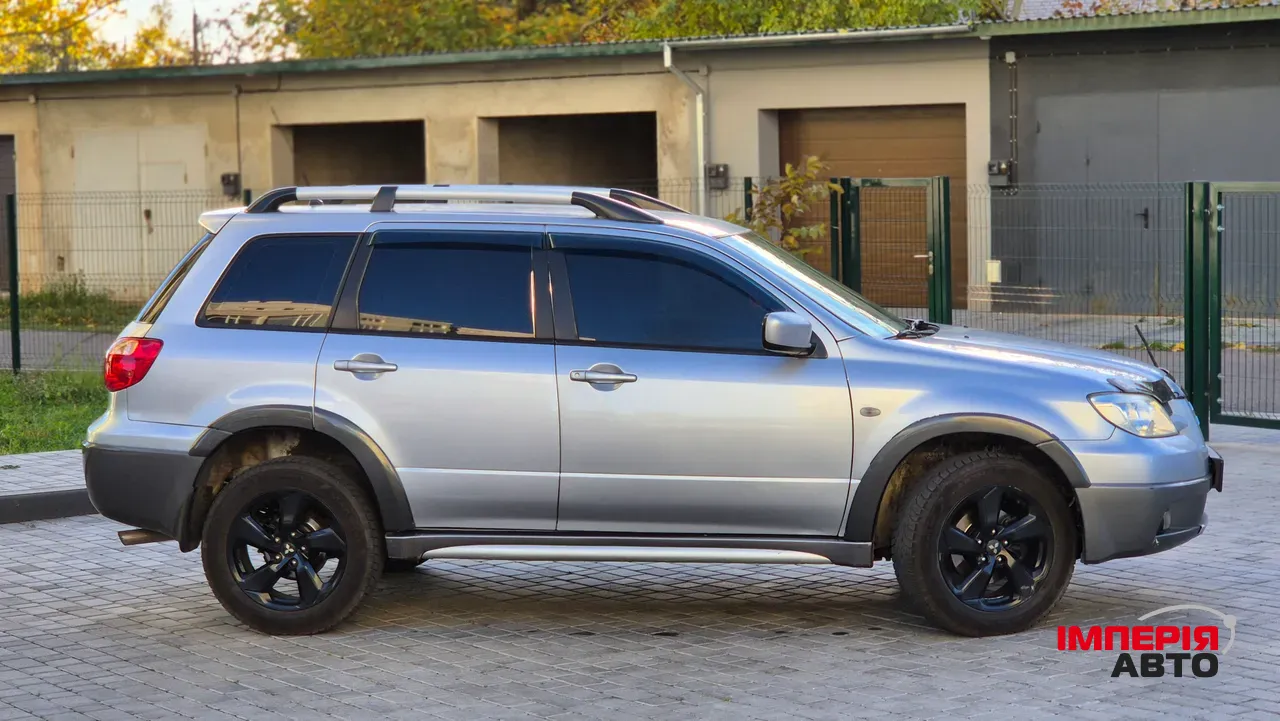 Mitsubishi Outlander - фото 6