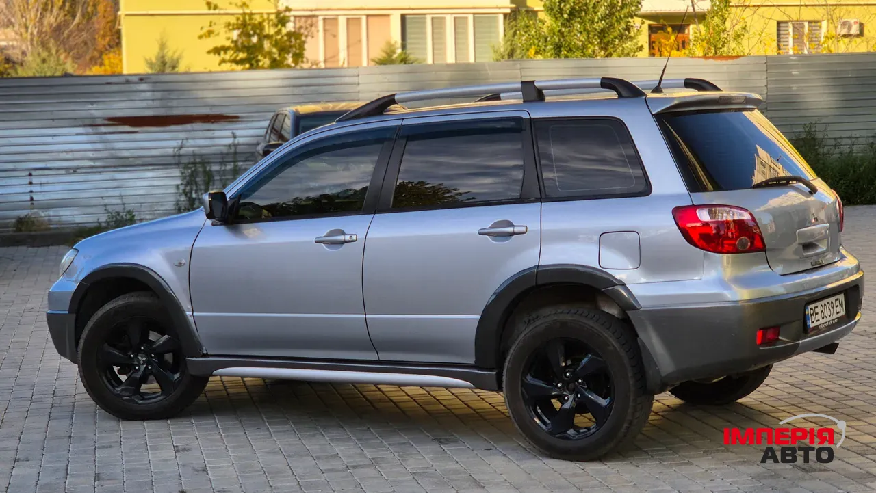 Mitsubishi Outlander - фото 12