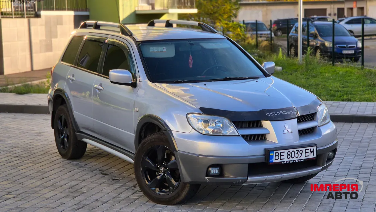 Mitsubishi Outlander - фото 1