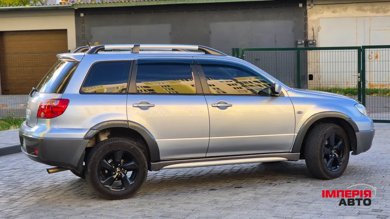 Mitsubishi Outlander - фото 7