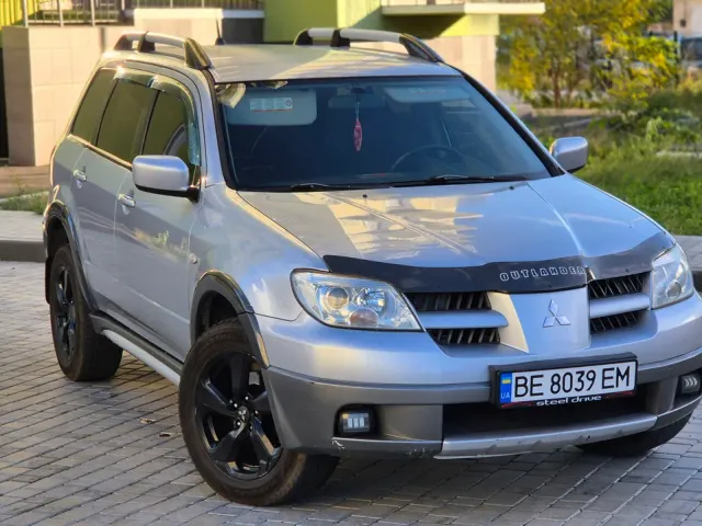 Mitsubishi Outlander - фото 2