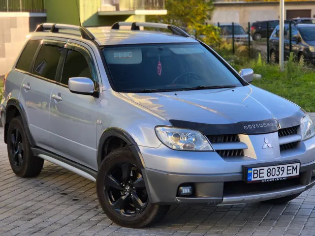 Mitsubishi Outlander - фото 1