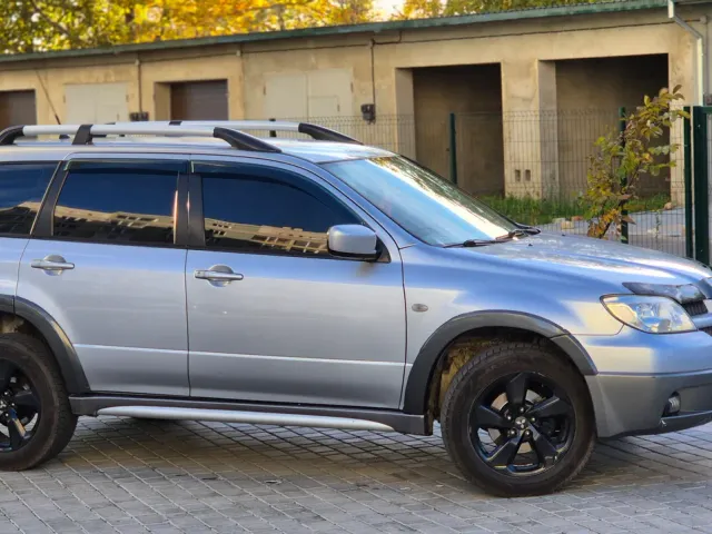 Mitsubishi Outlander - фото 3