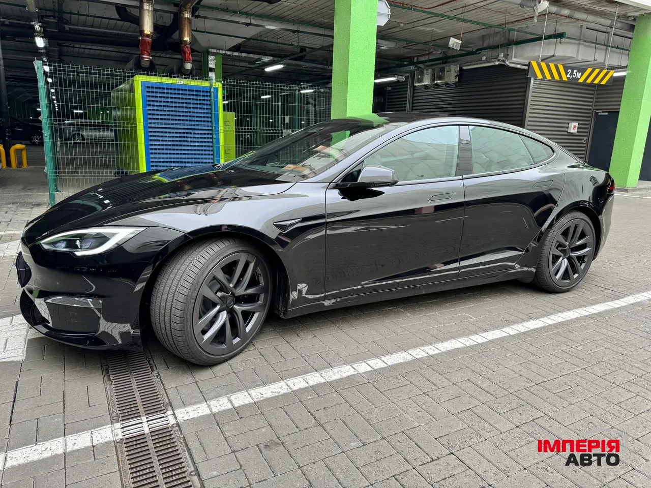 Tesla Model S - фото 1