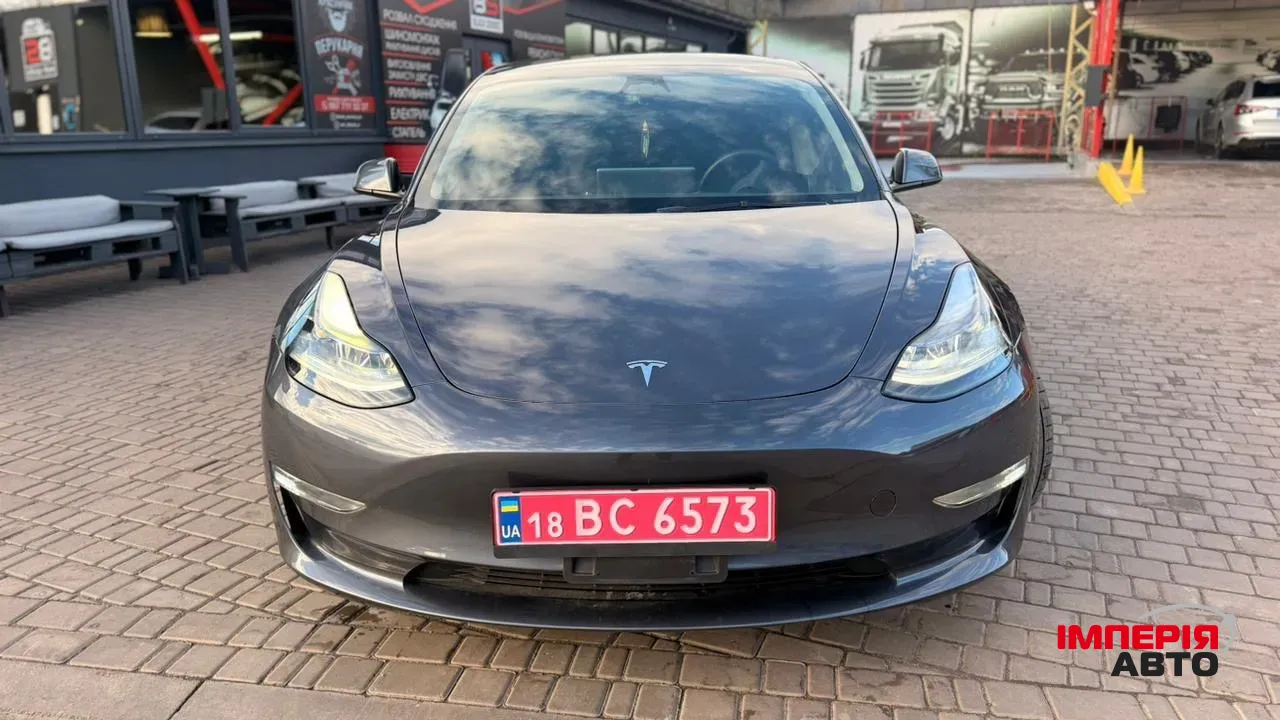 Tesla Model 3 - фото 2