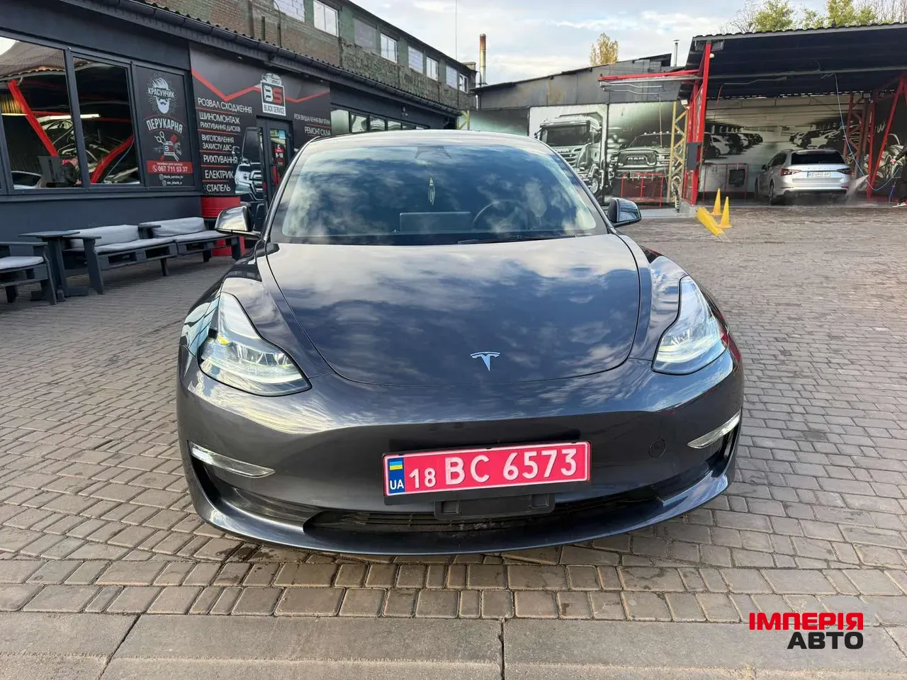 Tesla Model 3 - фото 1