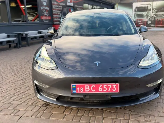 Tesla Model 3 - фото 2
