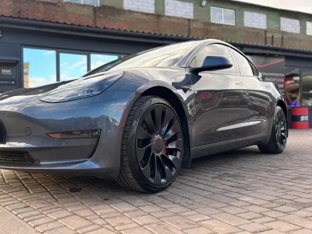 Tesla Model 3 - фото 5