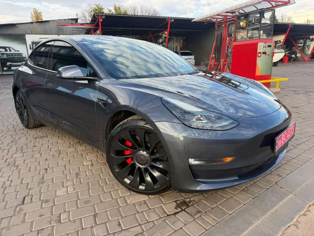 Tesla Model 3 - фото 4