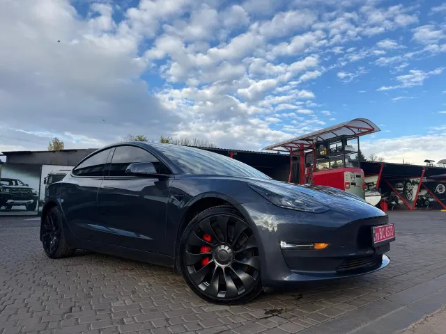 Tesla Model 3 - фото 3