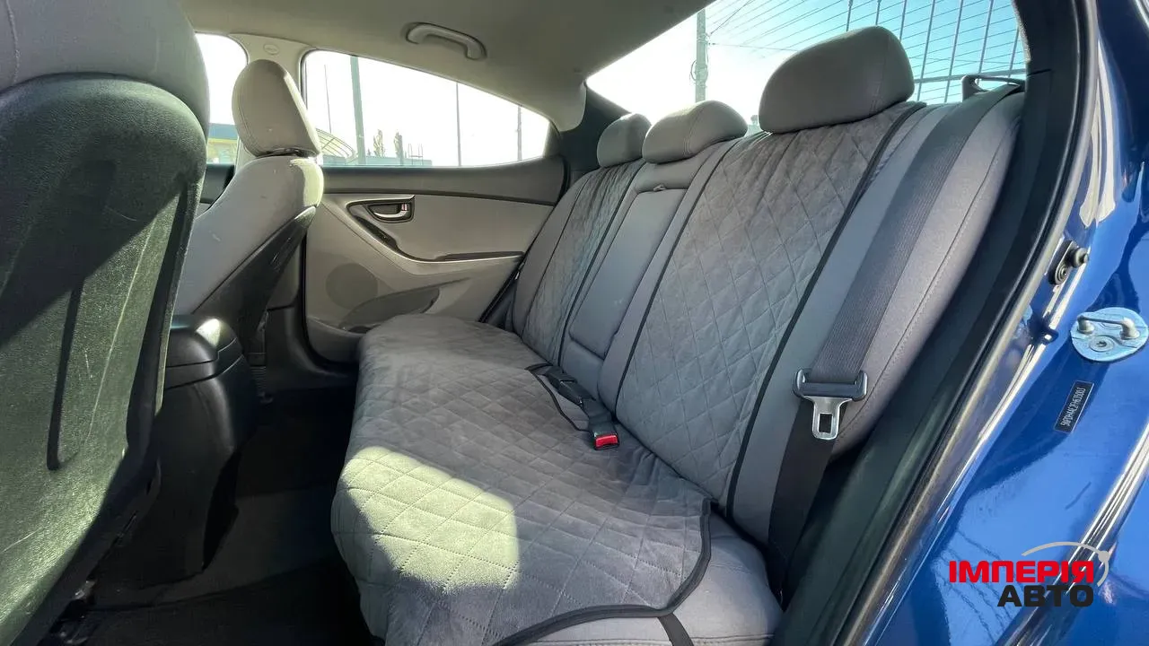 Hyundai Elantra - фото 12