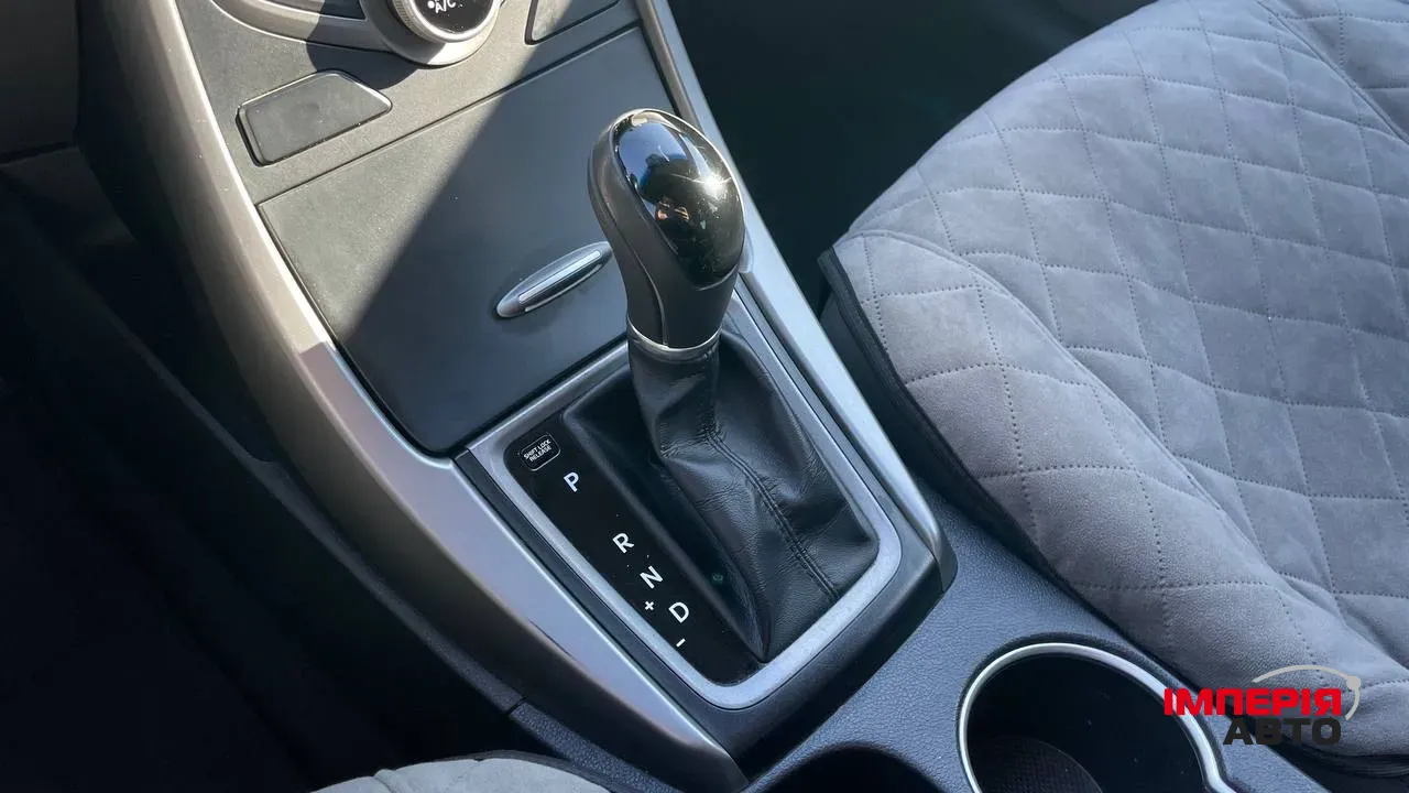 Hyundai Elantra - фото 23