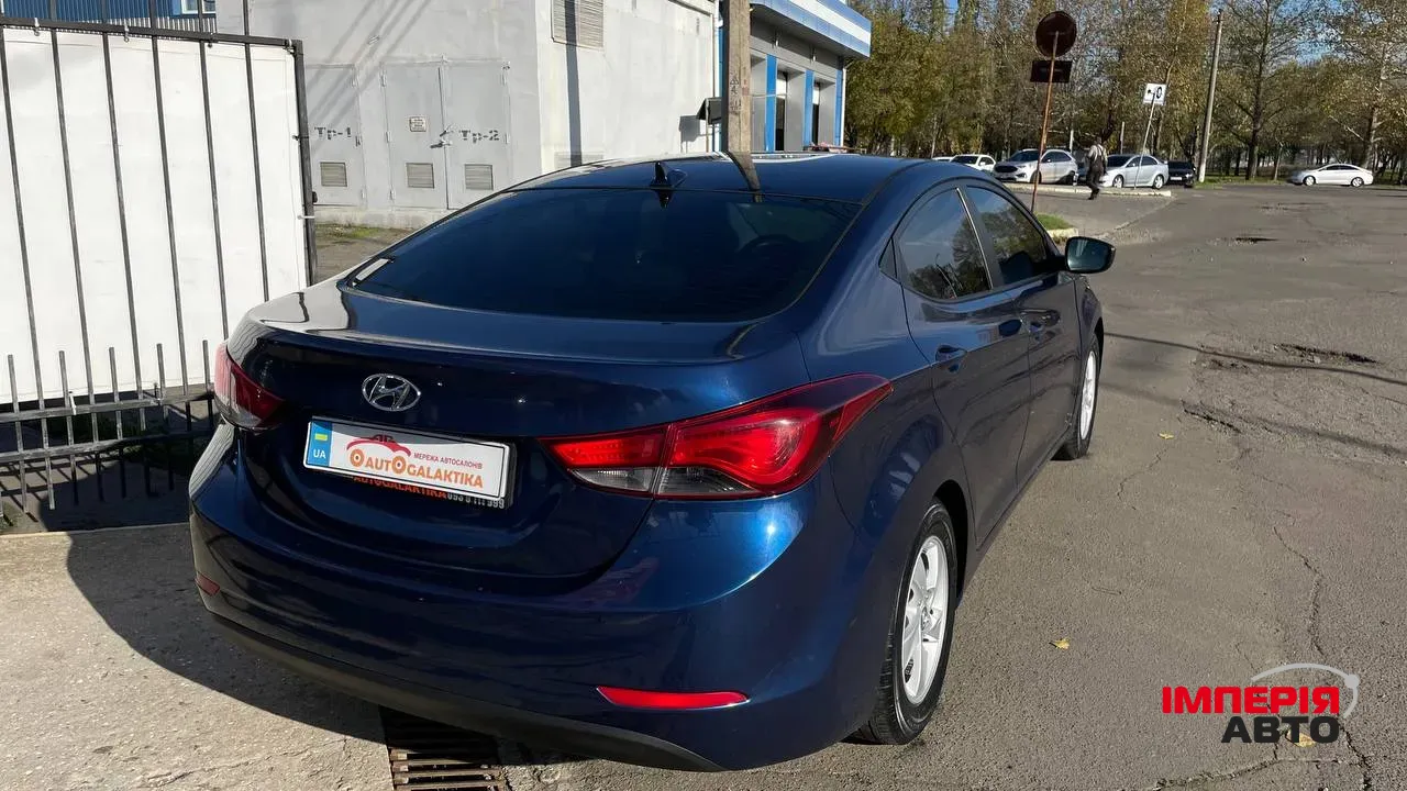 Hyundai Elantra - фото 8