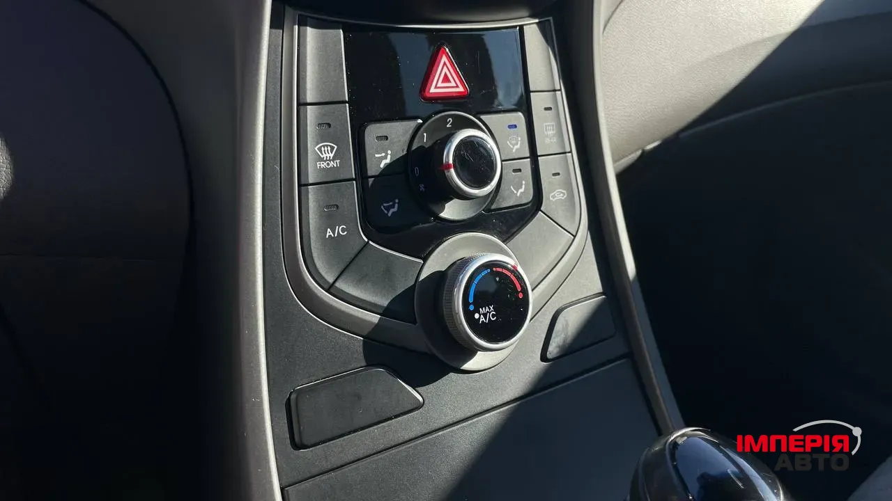 Hyundai Elantra - фото 20