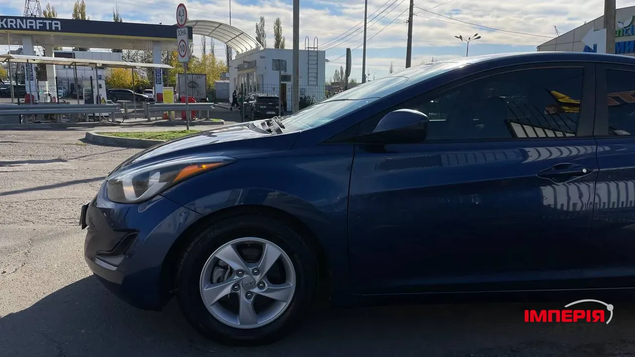 Hyundai Elantra - фото 2