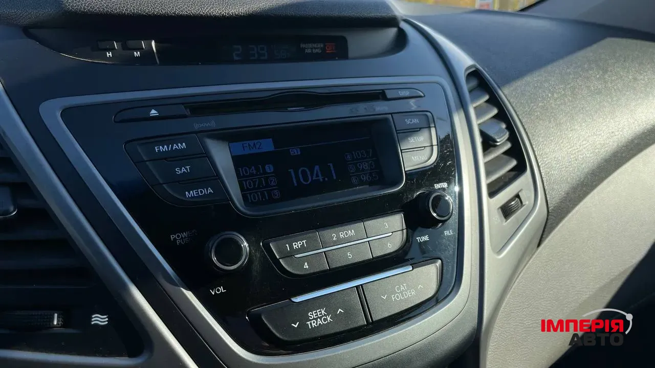 Hyundai Elantra - фото 17