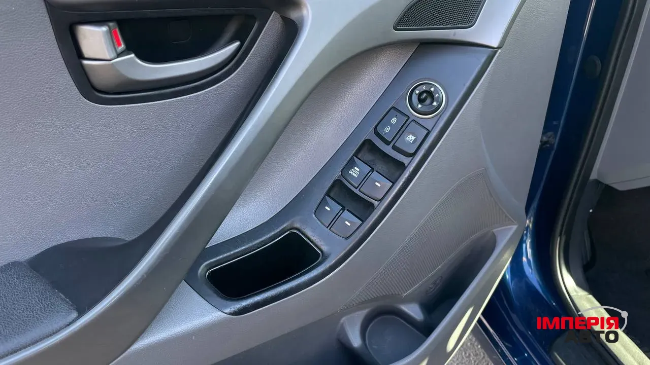 Hyundai Elantra - фото 10