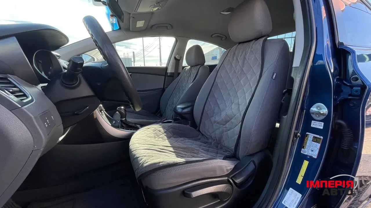 Hyundai Elantra - фото 5