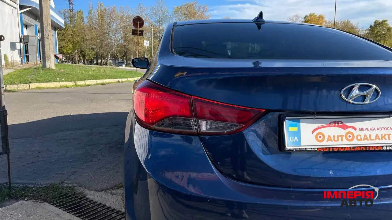 Hyundai Elantra - фото 24
