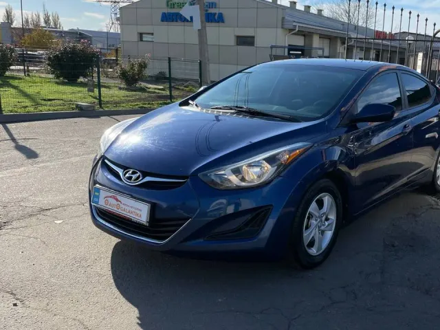 Hyundai Elantra - фото 3