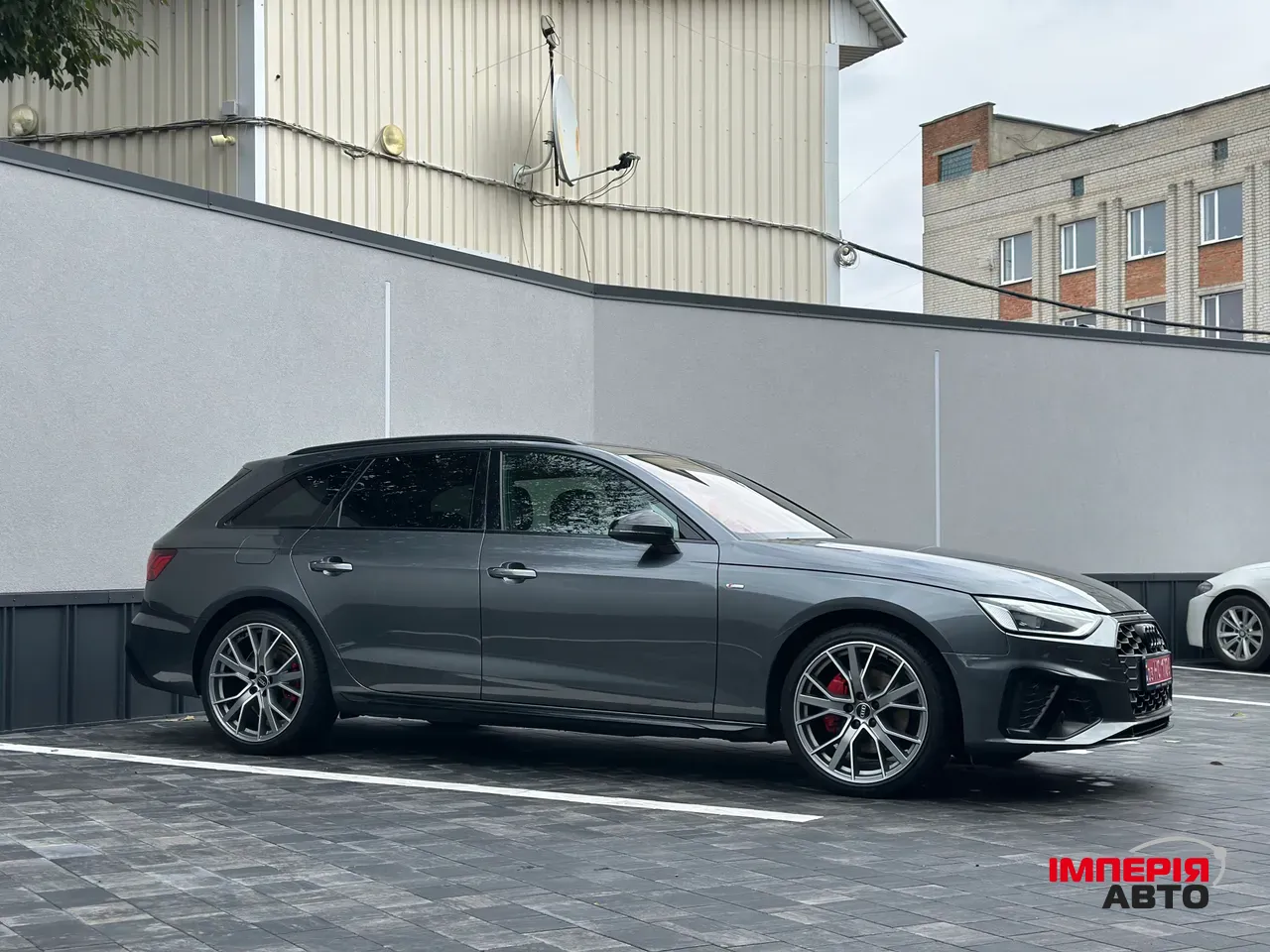 Audi A4 - фото 9