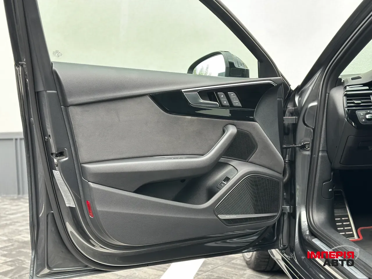 Audi A4 - фото 21