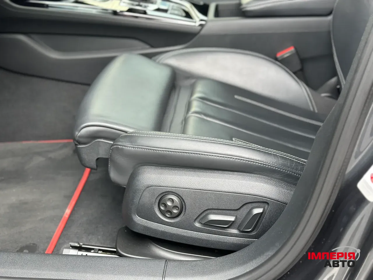 Audi A4 - фото 25