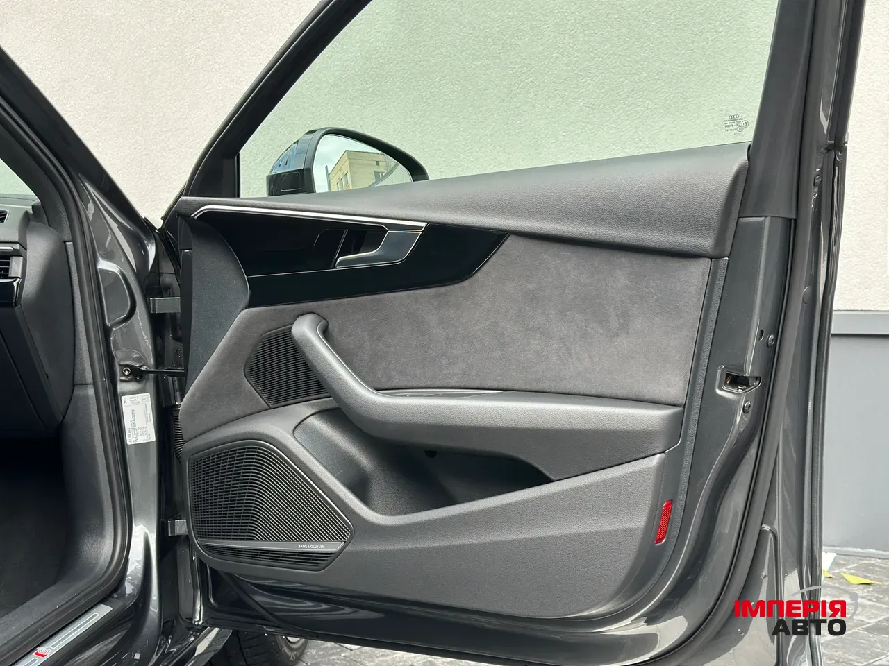 Audi A4 - фото 33