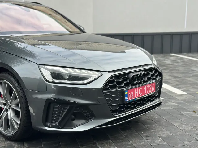 Audi A4 - фото 5