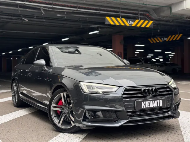 Audi A4 - фото 5