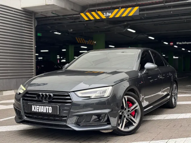 Audi A4 - фото 1