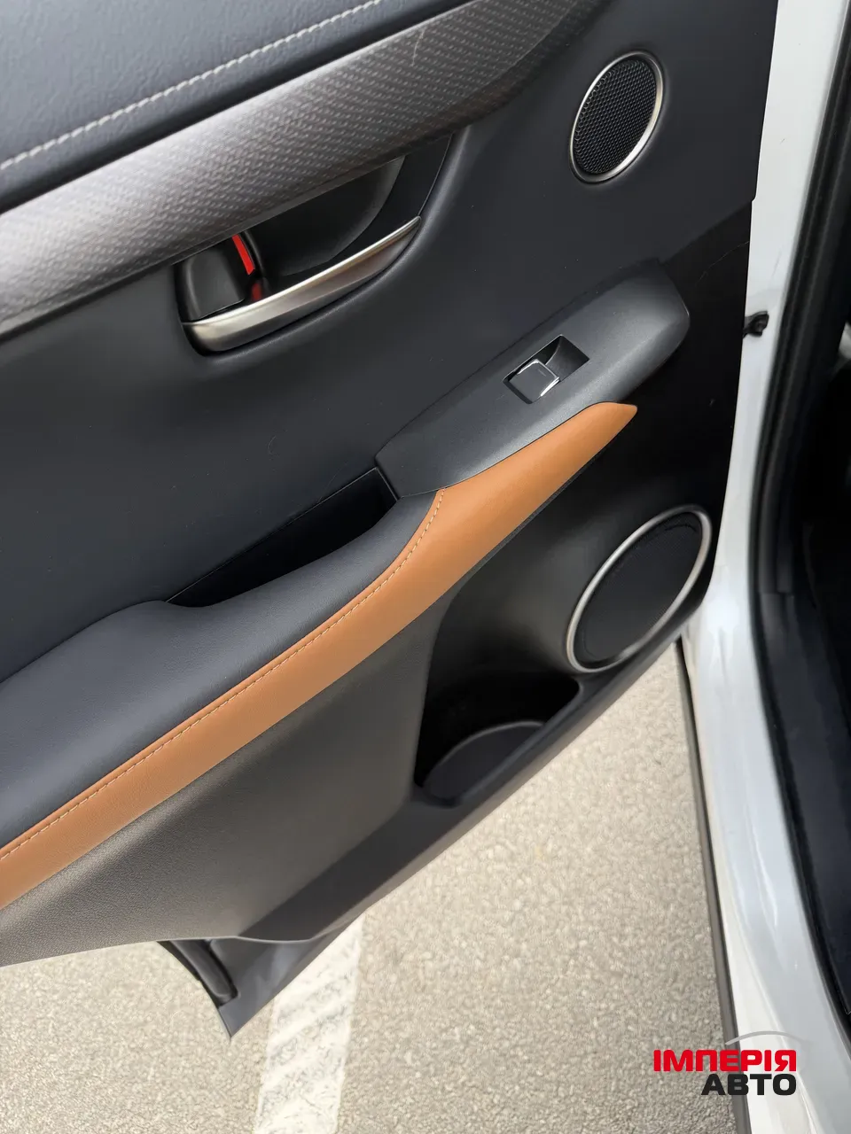 Lexus NX - фото 12