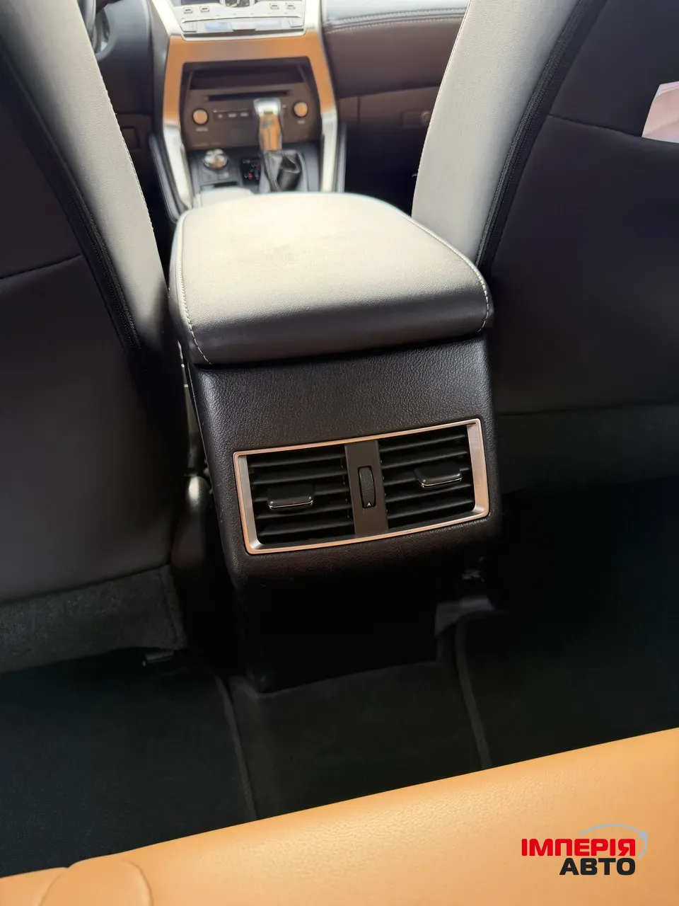 Lexus NX - фото 13