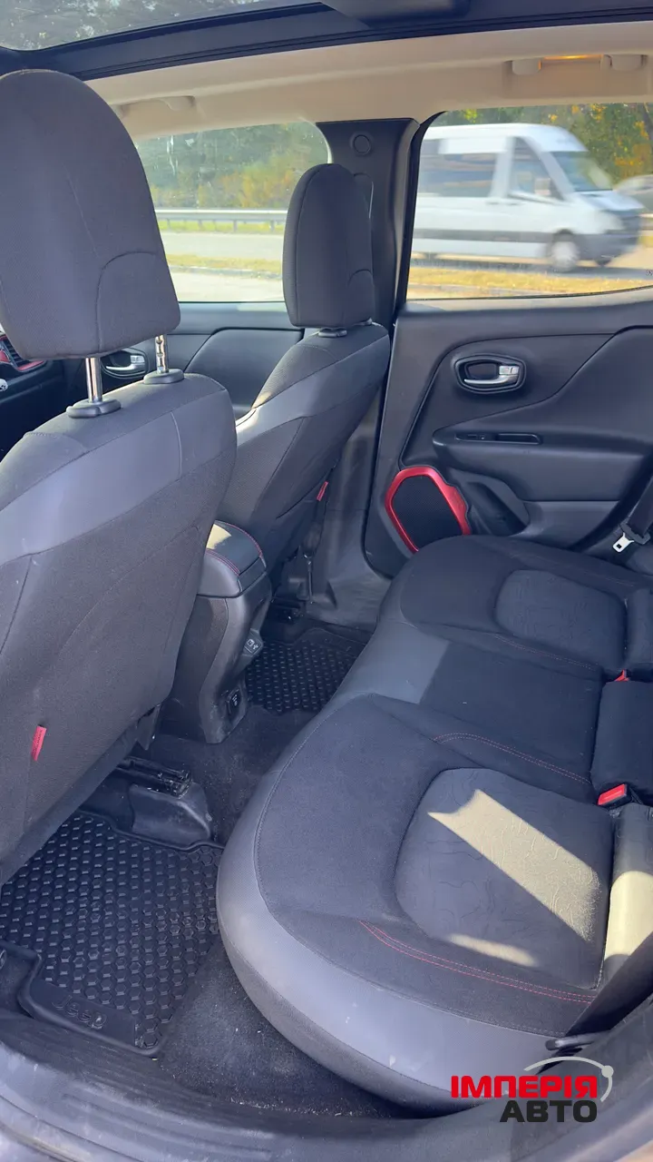 Jeep Renegade - фото 8