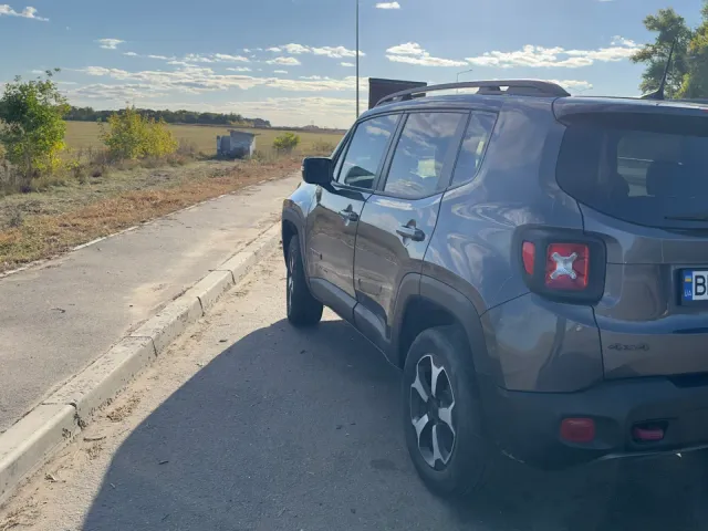 Jeep Renegade - фото 3