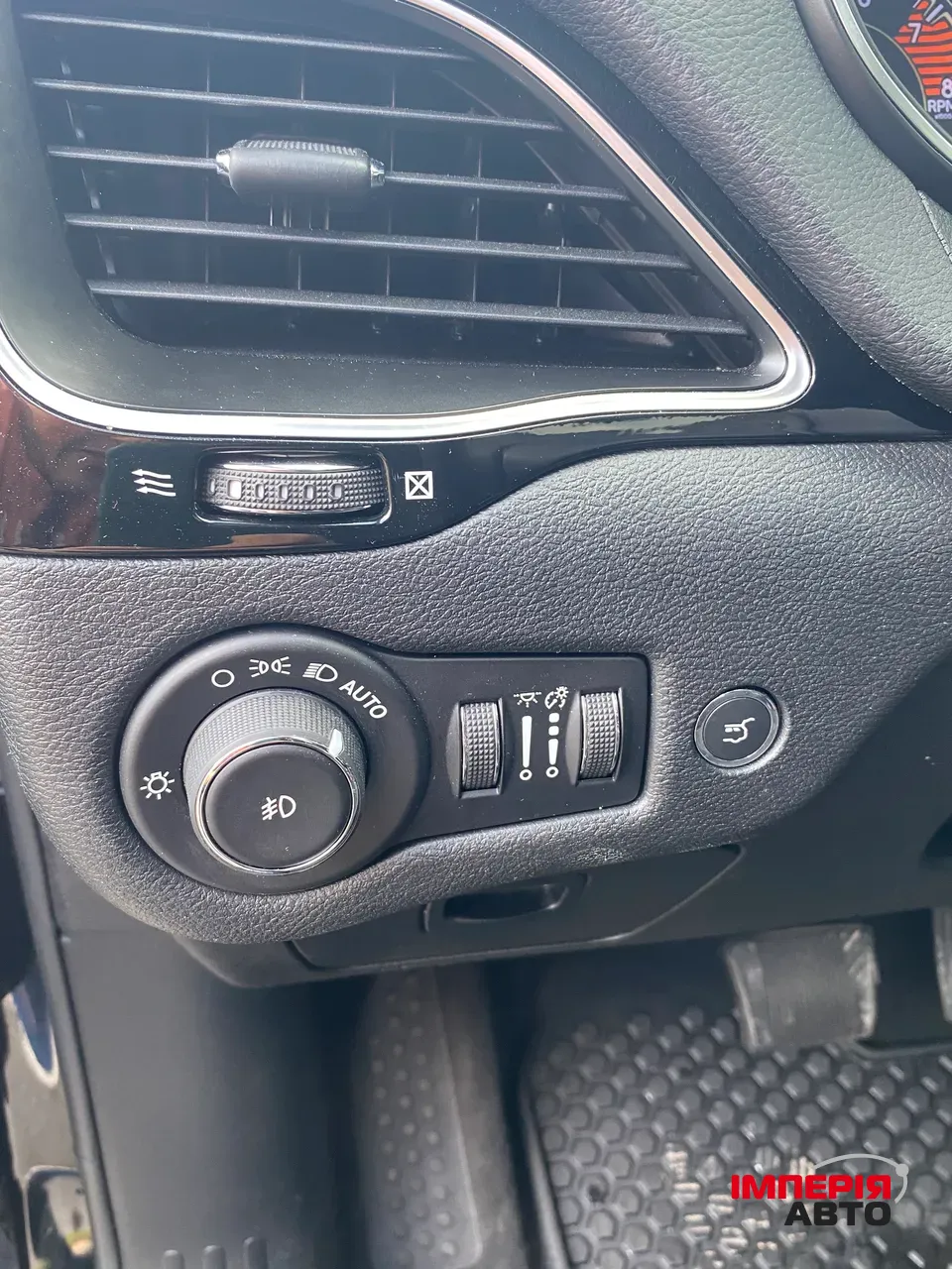 Jeep Cherokee - фото 26