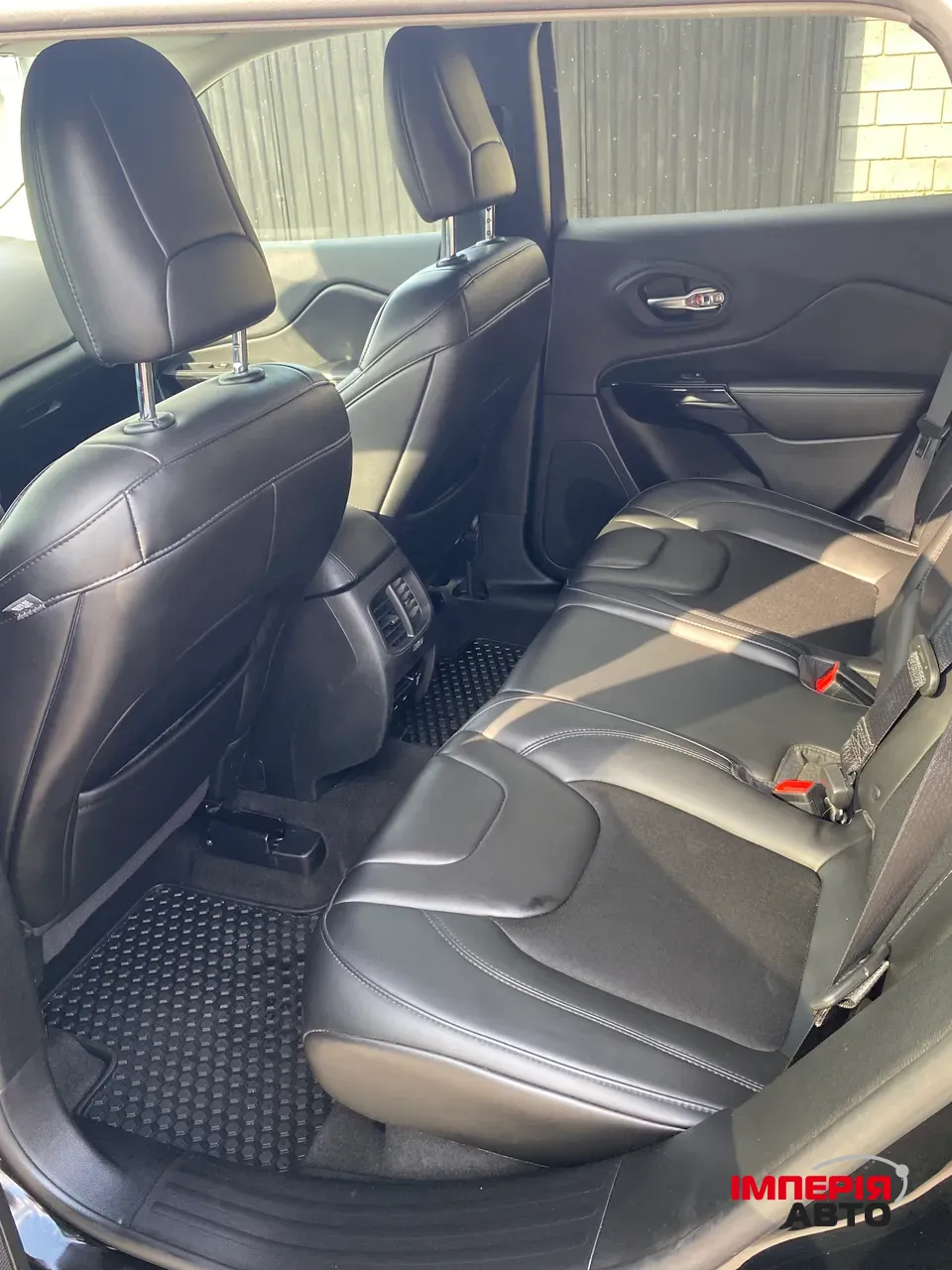 Jeep Cherokee - фото 14