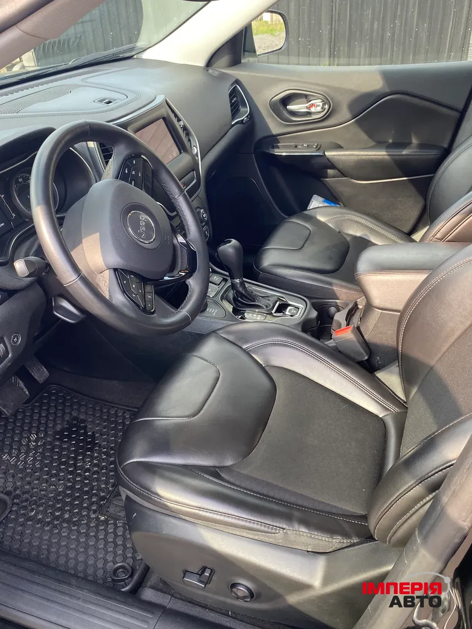 Jeep Cherokee - фото 10