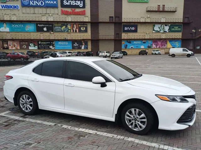 Toyota Camry - фото 3