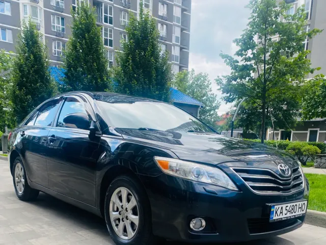 Toyota Camry - фото 2