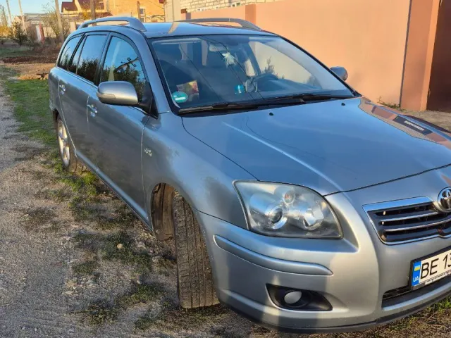 Toyota Avensis - фото 4