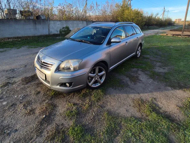 Toyota Avensis - фото 2